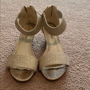 Stuart Weitzman Verna Alexa, Platinum Noir. Sz 1